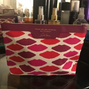 Estée Lauder makeup bag